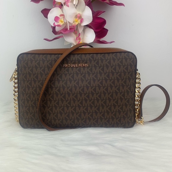 Michael Kors Handbags - Michael Kors Jet Set Lg EW Crossbody